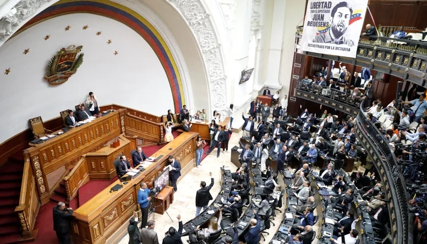 Asamblea Nacional de Venezuela decidió ampliar número de magistrados. 
