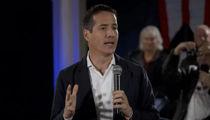 Senador estadounidense Bernie Moreno.