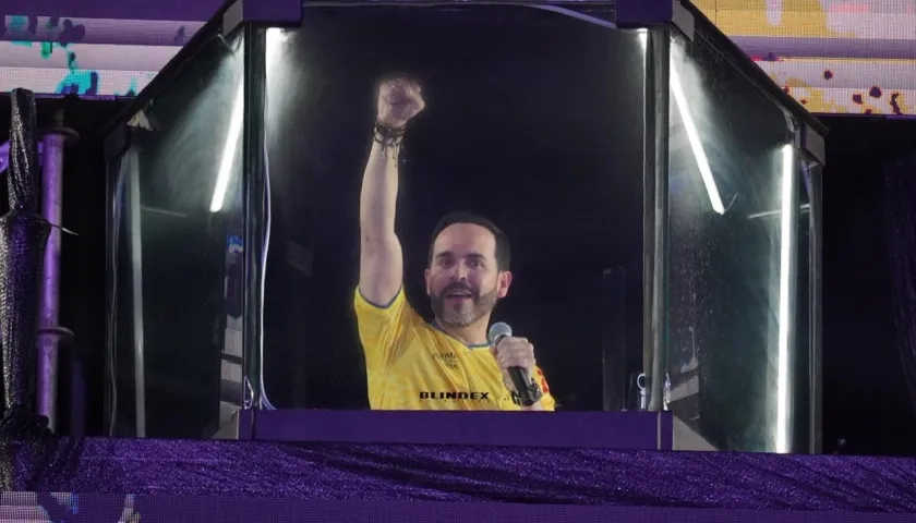 Abelardo De La Espriella dando su primer discurso desde la Ventana al Mundo.