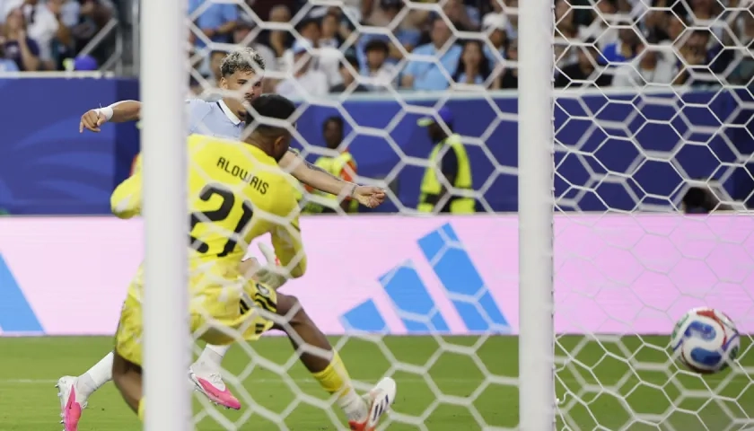 Momento del gol de Maxi Araújo.