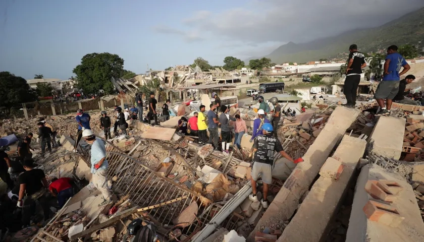 Muchas edificaciones quedaron colapsadas tras los sismos. 
