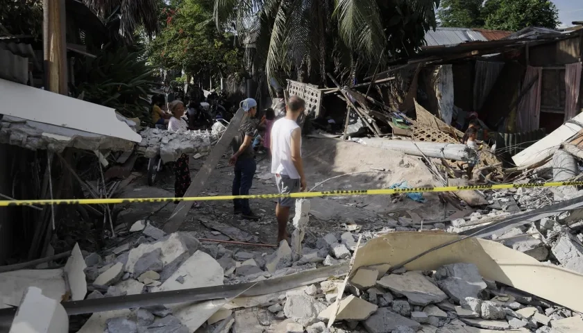 Cerca de 40 fallecidos y 4 millones de niños sin escuela por el sismo de 7,8 en Filipinas
