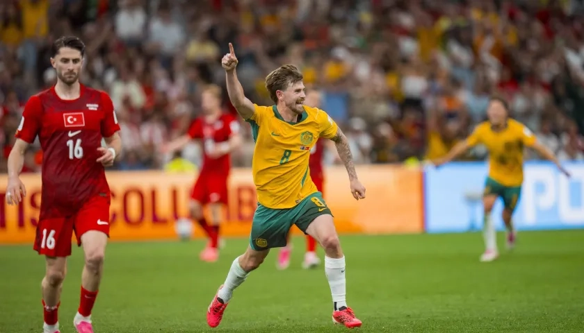 Connor Metcalfe anotando para Australia.