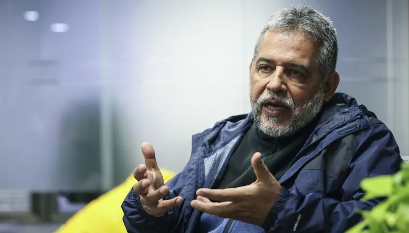 El escritor Mario Mendoza 