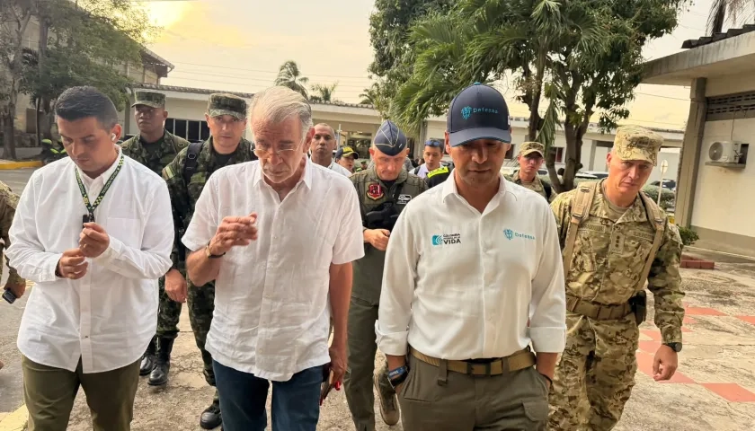 El Gobernador Eduardo Verano y el ministro de Defensa, Pedro Sánchez. 