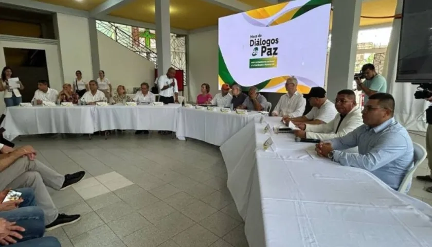 Mesa de diálogos entre Gobierno y la Coordinadora Nacional Ejército Bolivariano 