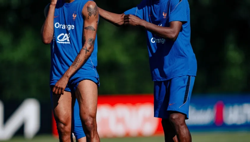 Michael Olise y Ousmane Dembélé.