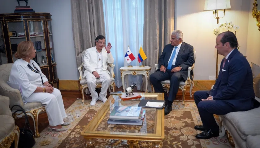  Petro reunido con el presidente de Panamá, José Raúl Mulino.