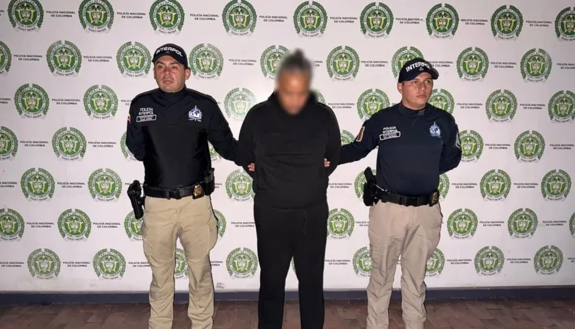 Roberto Rafael Daantje tras ser capturado por la Dijin de la Policía. 