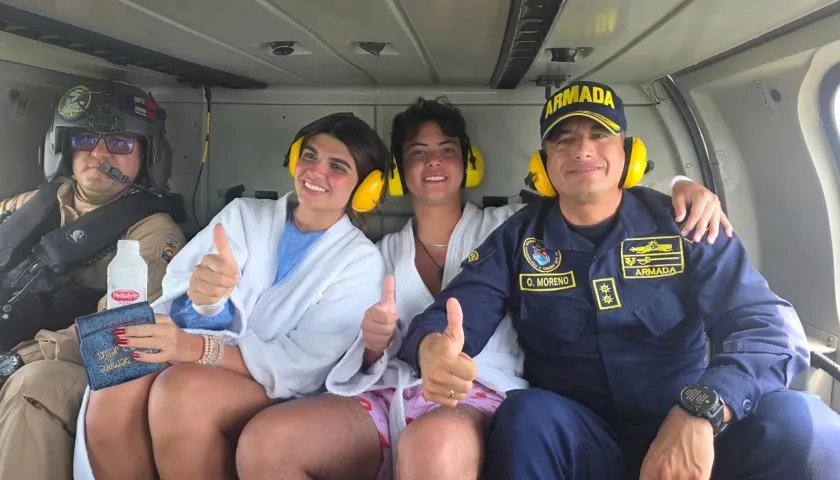 Los dos jóvenes rescatados por la Armada. 