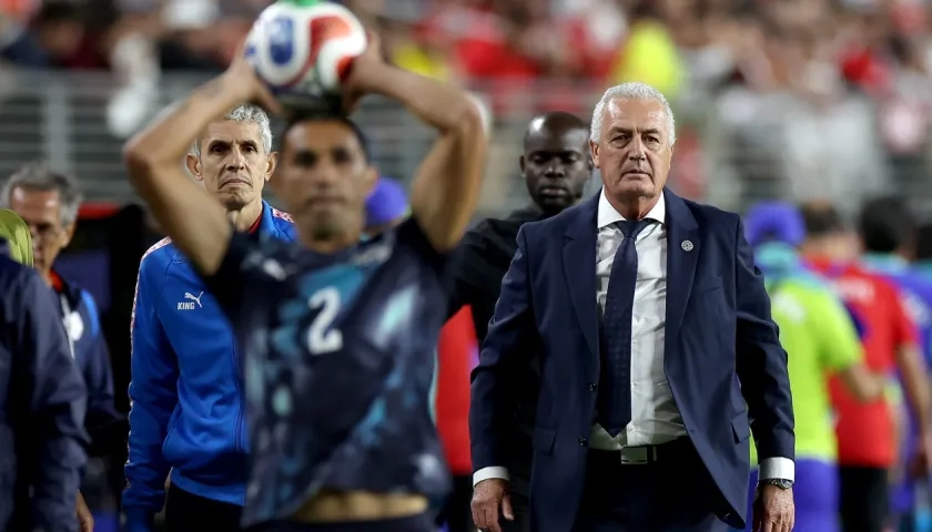 Gustavo Alfaro, entrenador de Paraguay, durante el partido contra Turquía. 