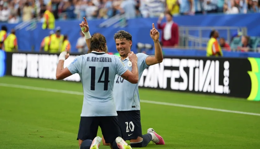 Agustín Canobbio y Maxi Araújo, autores de los goles de Uruguay ante Cabo Verde. 
