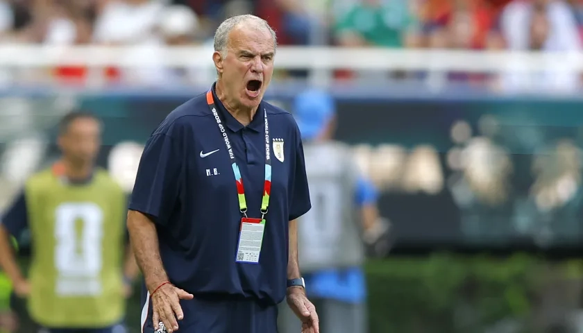 Marcelo Bielsa fue eliminado con Uruguay en primera ronda. 