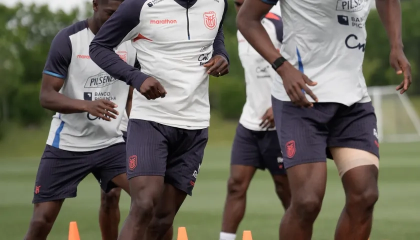 Jugadores de la selección ecuatoriana durante un entrenamiento en Columbus. 