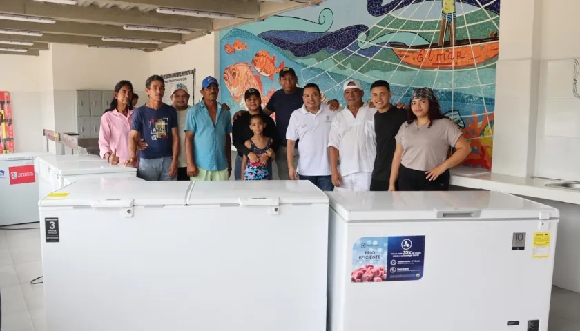 Beneficiarios con los enfriadores. 