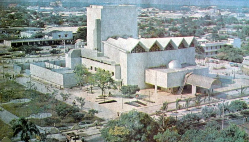 Teatro Amira de la Rosa. 