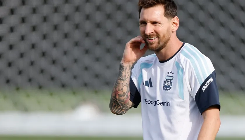 Lionel Messi viene de marcar un triplete contra Argelia. 