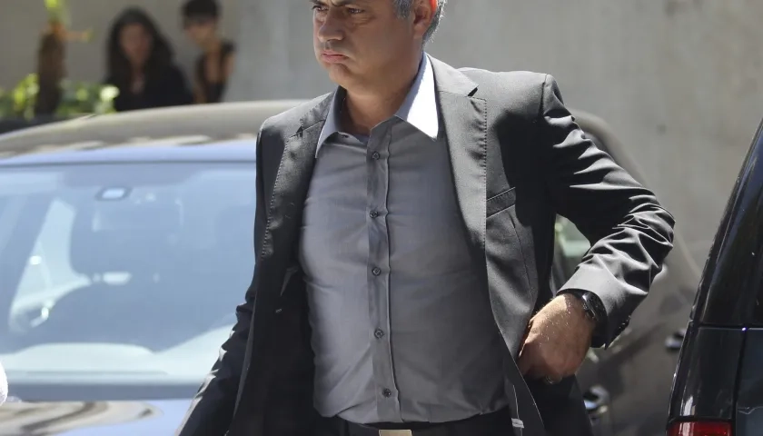 Mourinho reemplaza en el Real Madrid a Álvaro Arbeloa.