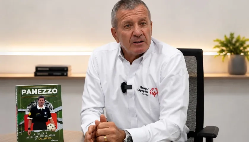 Fernando Panezzo, exárbitro Fifa, promocionó su libro en Barranquilla. 