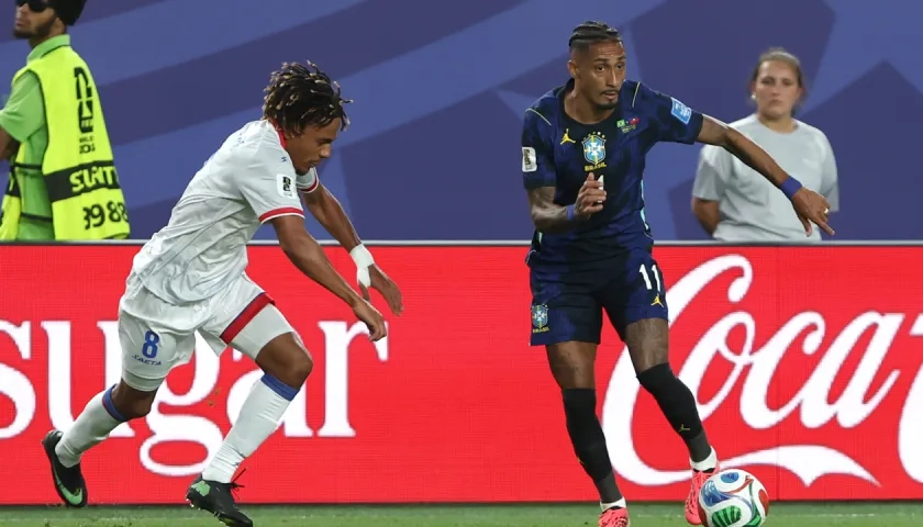 Raphinha durante el partido de Brasil contra Haití.