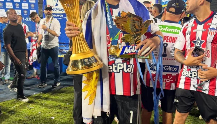 Mauro Silveira festejando el título alcanzado ante Nacional, en Medellín.