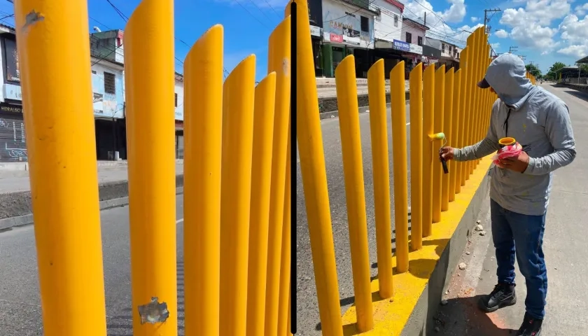 Reparaciones de los daños al cerramiento perimetral de la estación. 
