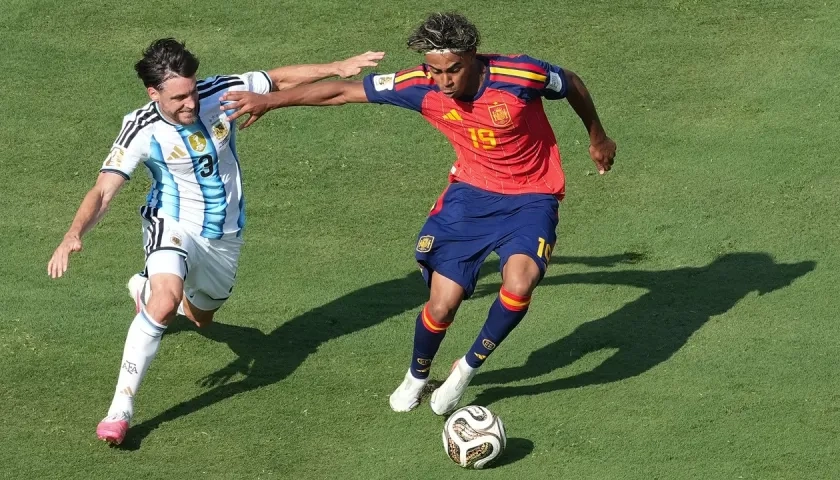 Nicolás Tagliafico y Lamine Yamal se enfrentaron el Mundial 2026. 
