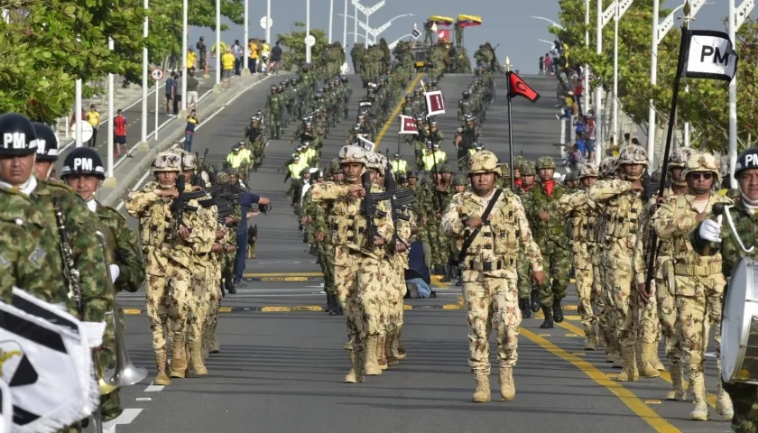 Desfile del Día de la Independencia, desfile militar.