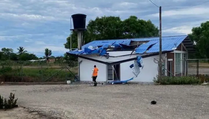 Oficina del Aeropuerto de Tibú después del atentado