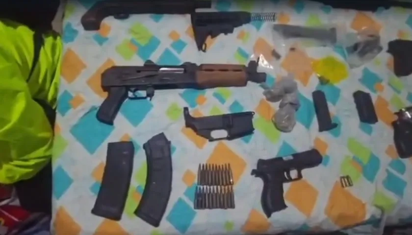 El arsenal de guerra incautado.