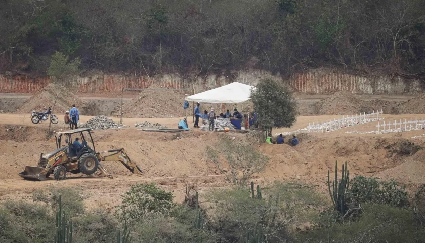 Se estima que estima que al menos 800 personas han sido enterradas en el lugar.