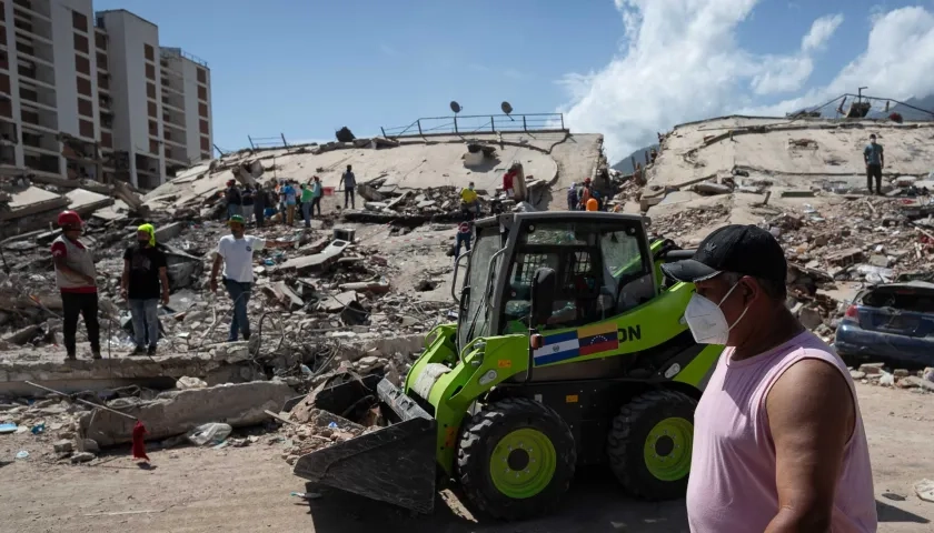 Un edificio destruido tras los terremotos el pasado 24 de junio en La Guaira, cercano a Caracas. 