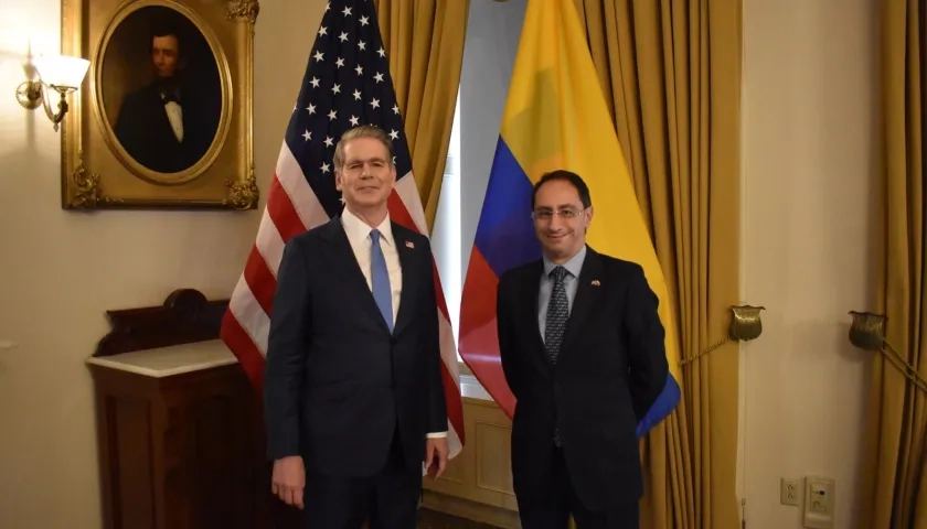 El secretario del Tesoro de Estados Unidos, Scott Bessent junto al vicepresidente electo, José Manuel Restrepo.