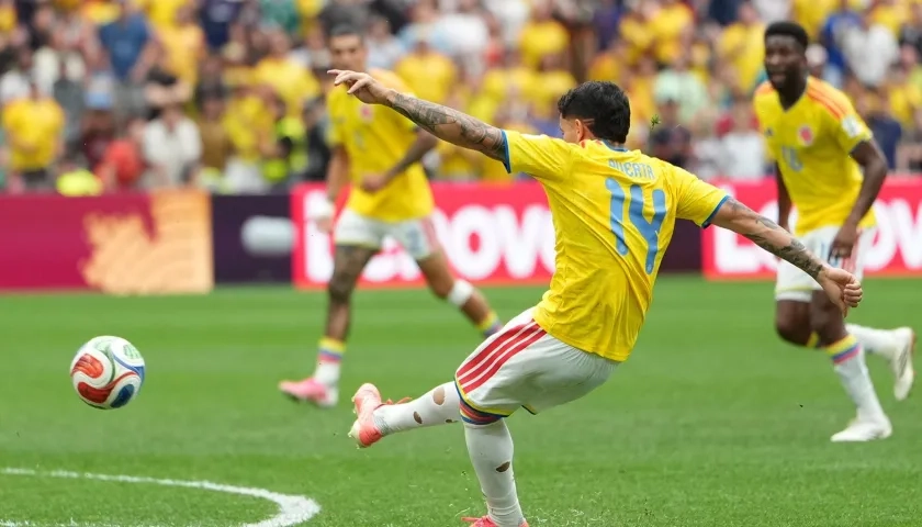 Gustavo Puerta, en una jugada del partido ante Suiza.