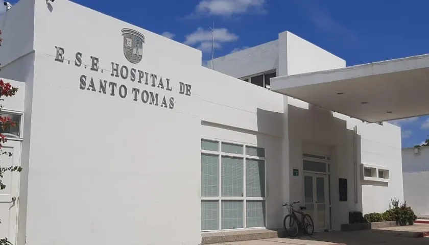 El tendero resultó herido y fue llevado al hospital del municipio de Santo Tomás.