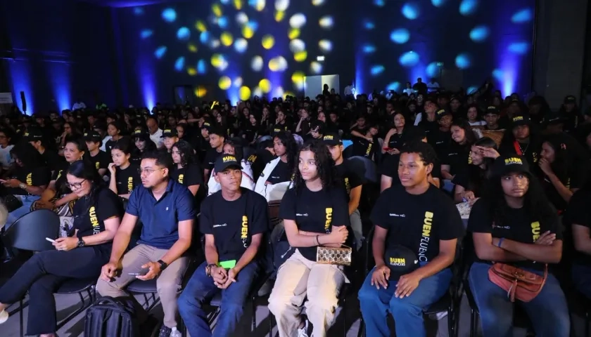 Jóvenes impactados con el programa 'Buenfluencers' del Distrito.
