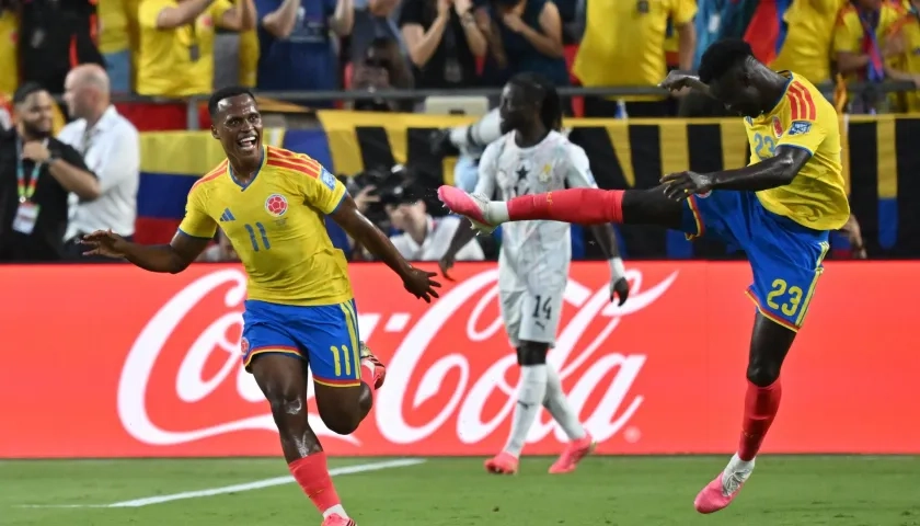 Jhon Arias celebra su gol