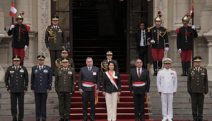 La presidenta Keiko Fujimori reconocida jefa suprema de las fuerzas militares de Perú.