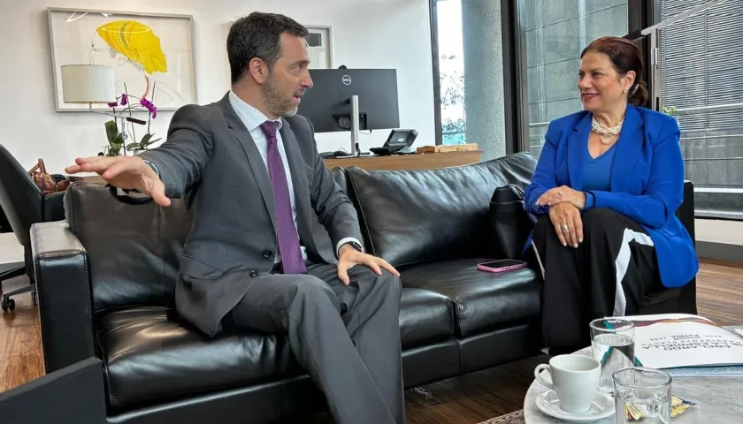 La MinTIC designada con el representante del Banco Interamericano de Desarrollo (BID) en Colombia.