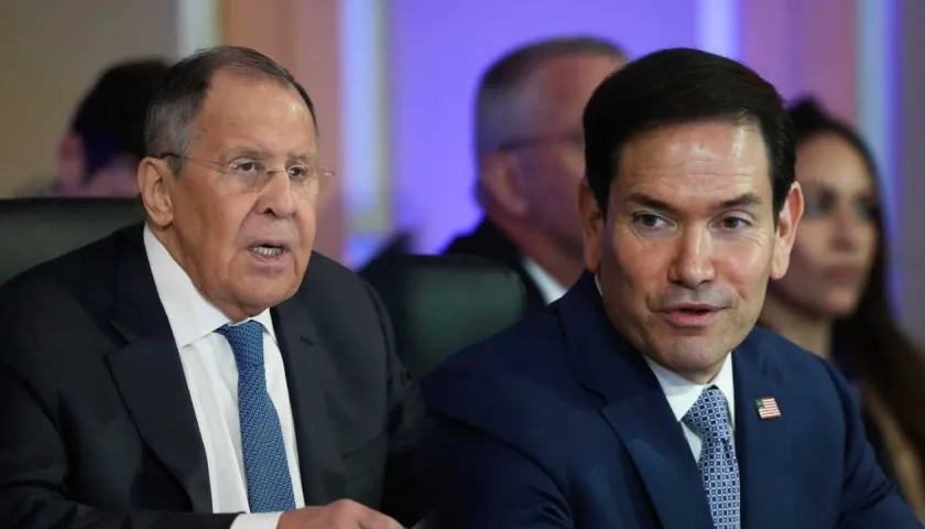 El ministro de Exteriores de Rusia, Serguéi Lavrov, y el secretario de Estado de EE.UU., Marco Rubio.