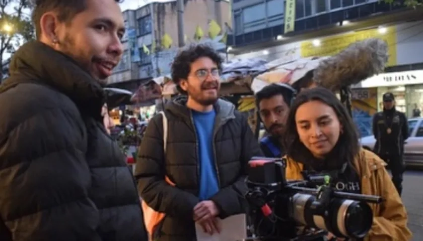 Miembros del equipo de producción del largometraje 'Cinco años, cuatro noches'.