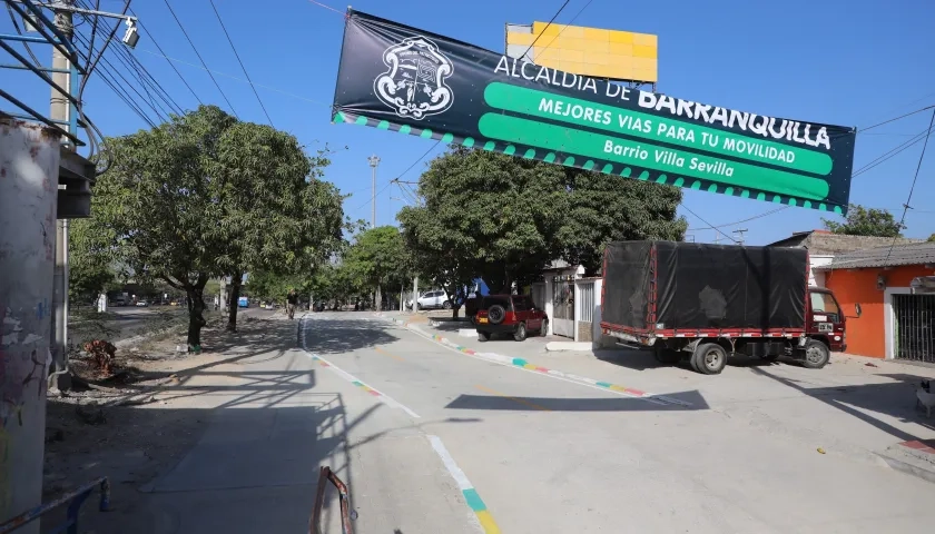 Una de las vías pavimentadas en el barrio Villa Sevilla.
