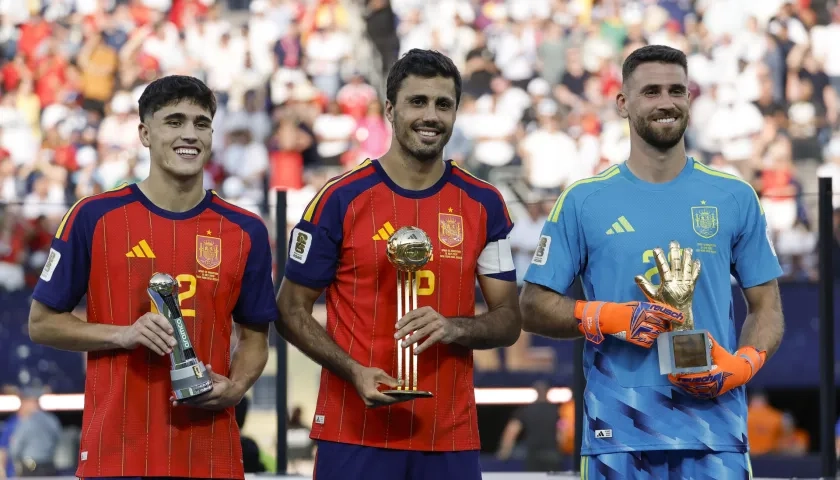 Pau Cubarsí, mejor jugador joven; Rodri, mejor jugador del Mundial, y Unai Simón, mejor arquero.