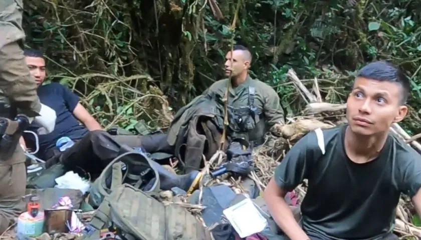 Policías fueron hallados con vida en una zona de difícil acceso.