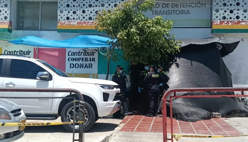 La Policía en la URI La Cordialidad tras la fuga. 