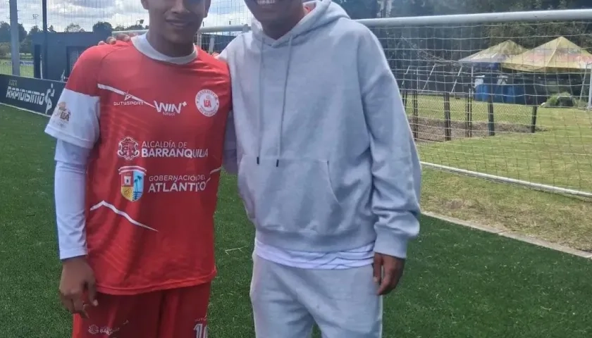 Carlos Daniel Bacca y su padre, quien lo acompaña en Bogotá.