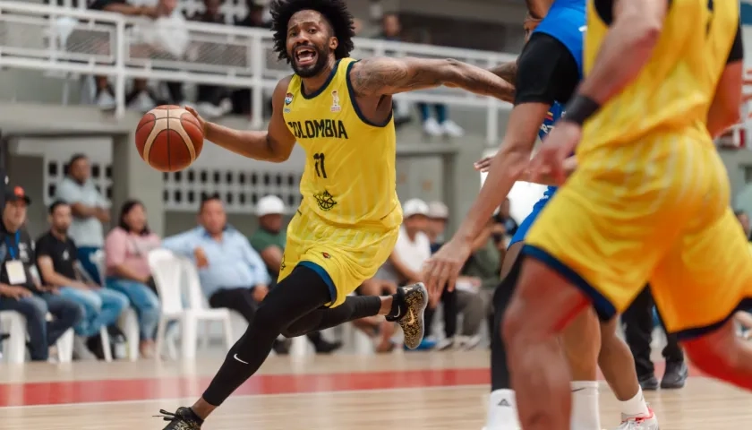Braian Angola anotó 21 puntos y fue la gran figura del partido.