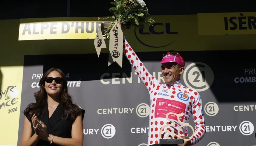 El ecuatoriano Richard Carapaz se apoderó de la camiseta de puntos rojos en la etapa con final en Alpe d'Huez.