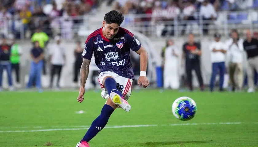 Bryan Castrillón marcó uno de los cobros de Junior en la tanda de penales ante el Barranquilla FC.