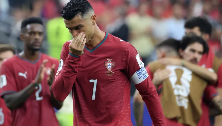 Cristiano Ronaldo, cabizbajo tras la eliminación de Portugal a manos de España. 